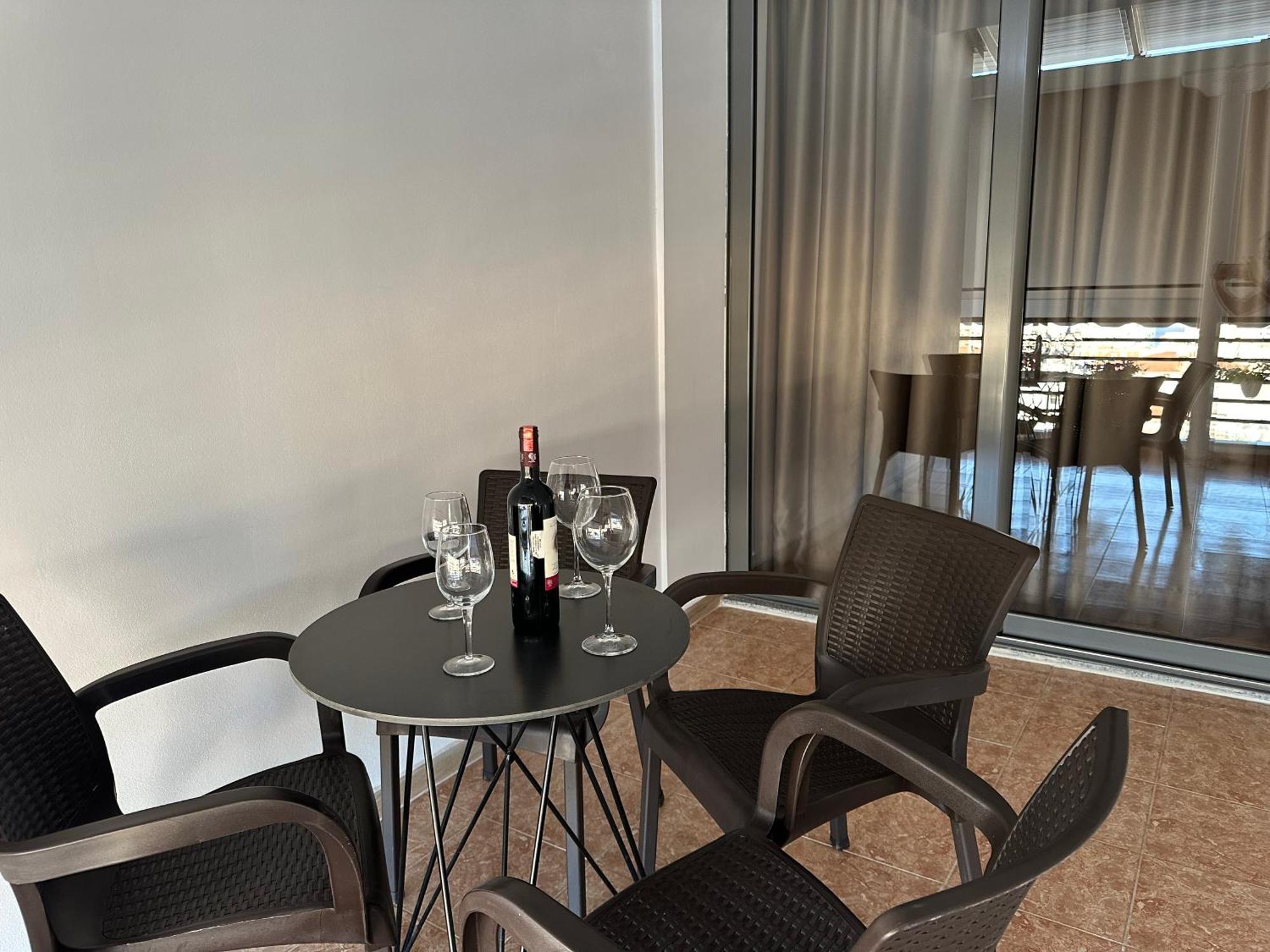 Suites Kozi Sarande Bagian luar foto