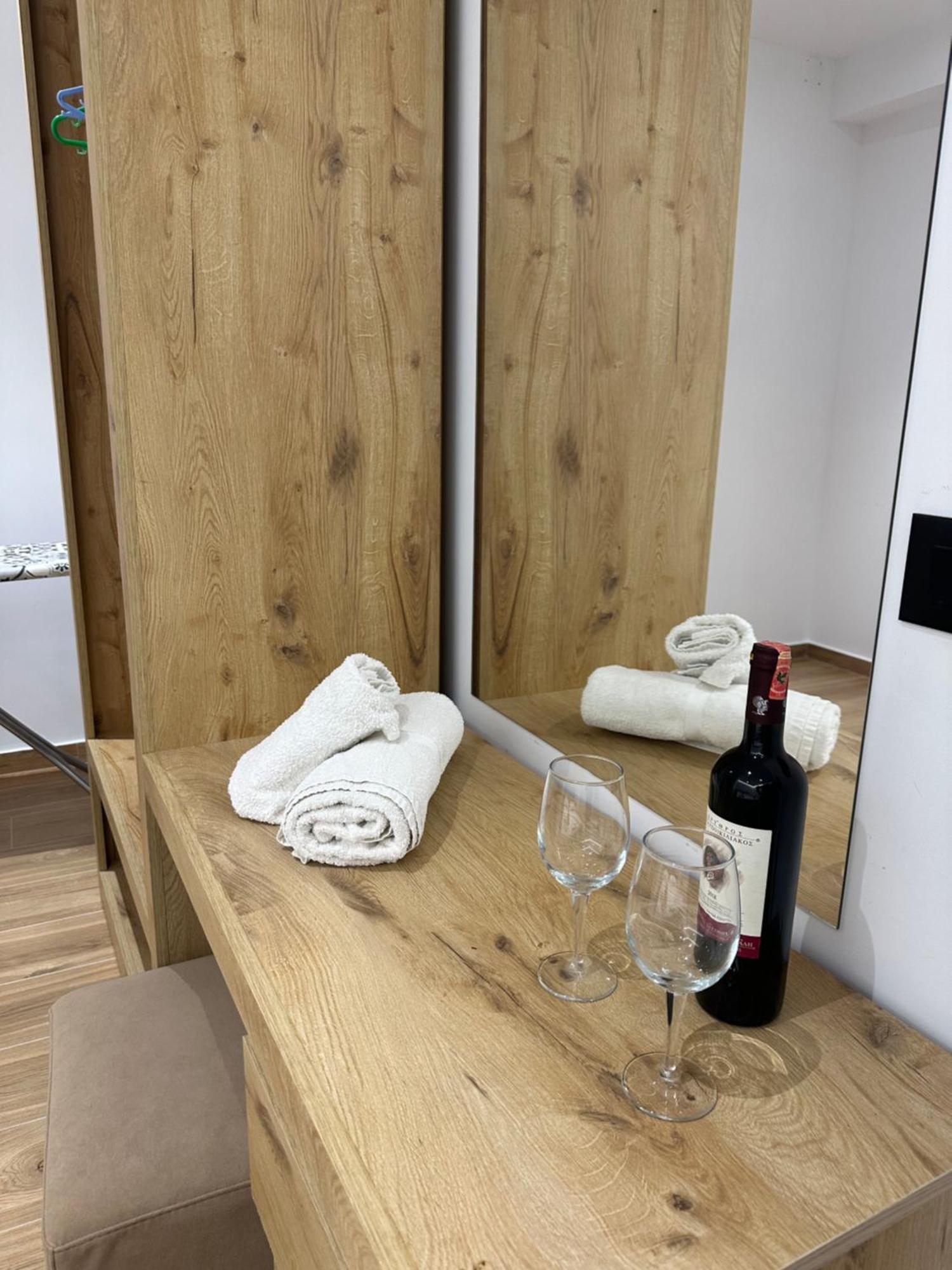 Suites Kozi Sarande Bagian luar foto