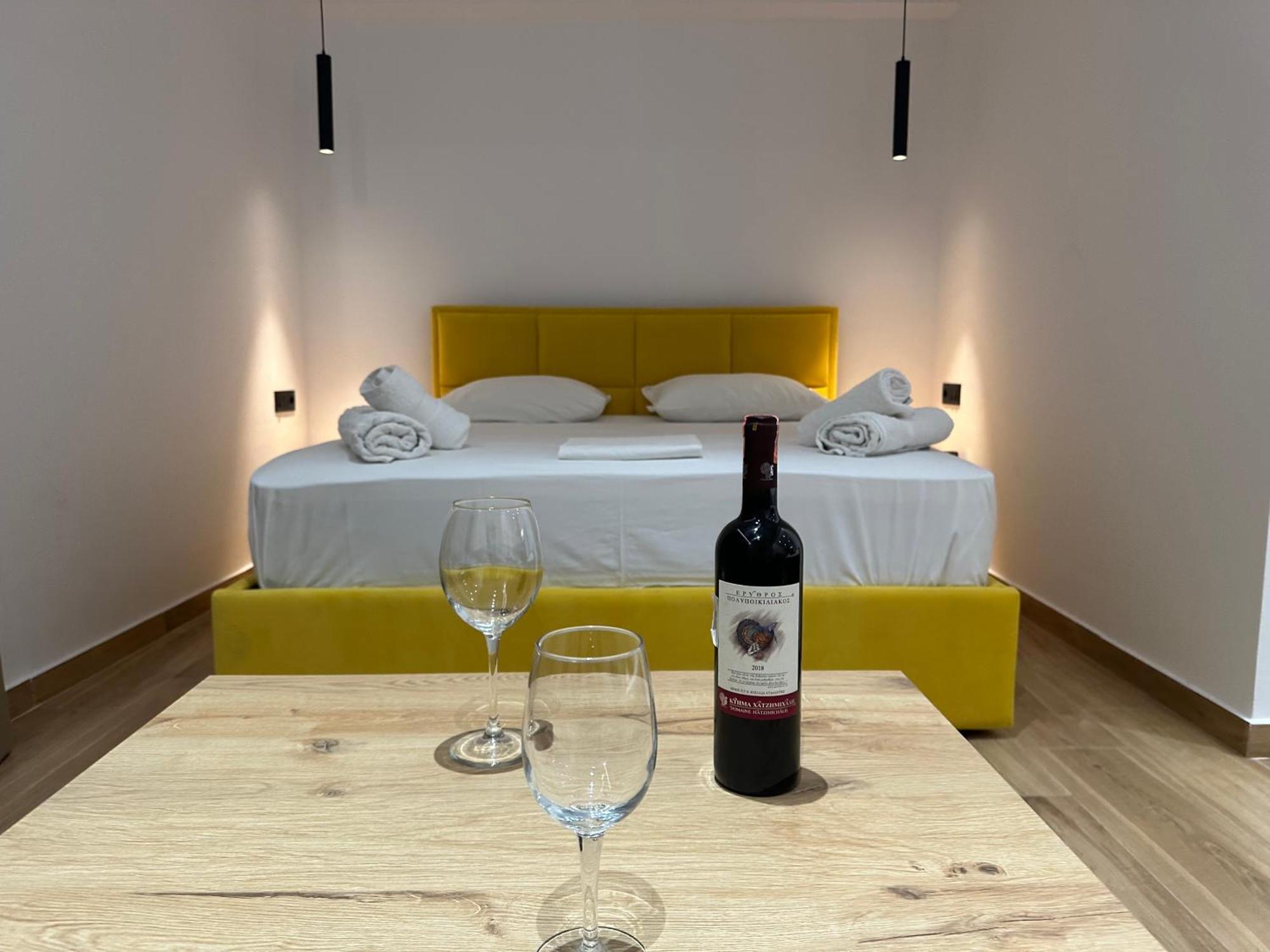 Suites Kozi Sarande Bagian luar foto