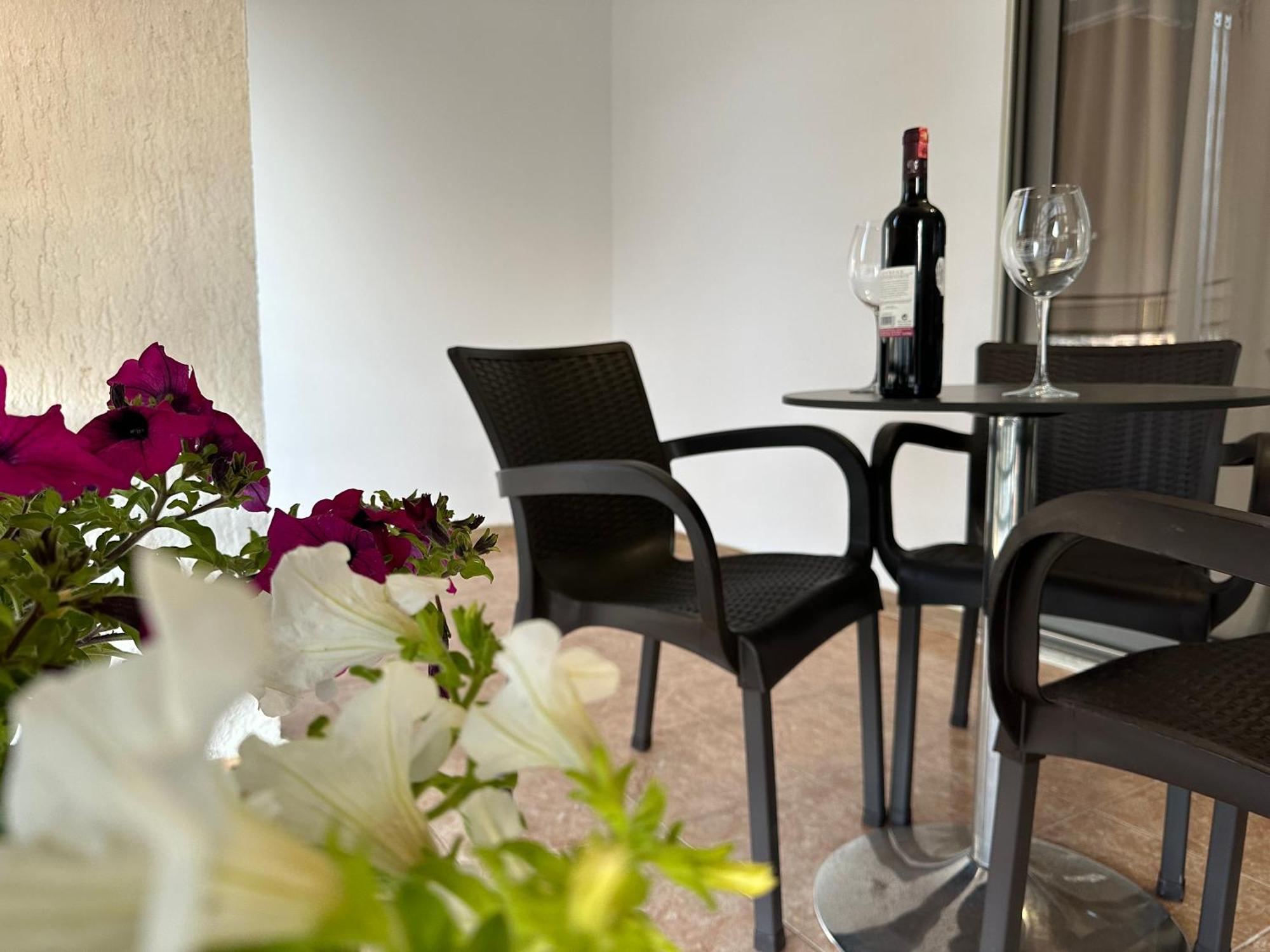 Suites Kozi Sarande Bagian luar foto