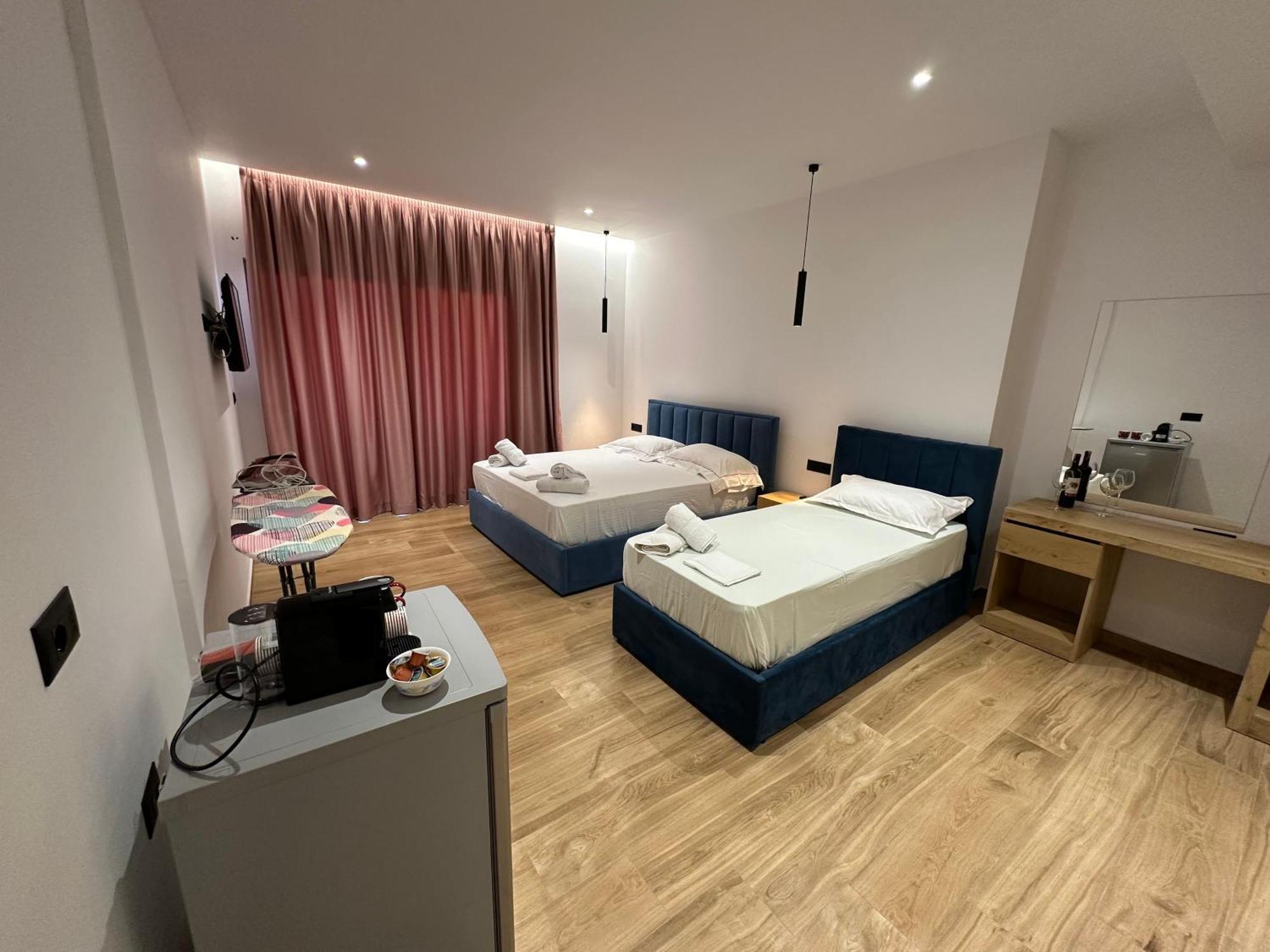 Suites Kozi Sarande Bagian luar foto